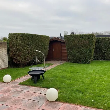 In Tossens Mit Moeblierter Terrasse Butjadingen