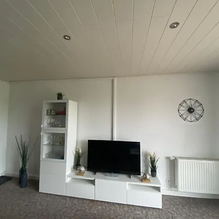 Holiday home In Tossens Mit Moeblierter Terrasse