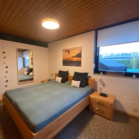 Holiday home In Tossens Mit Moeblierter Terrasse *