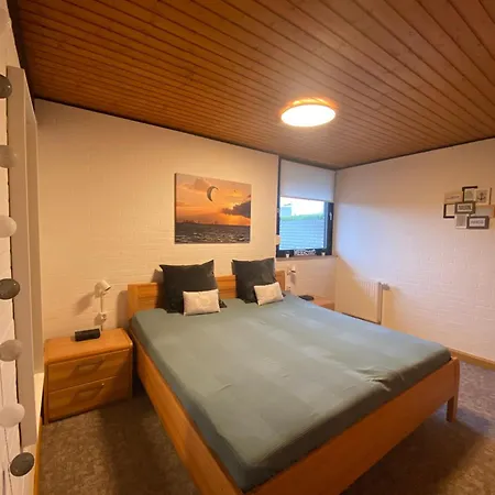 In Tossens Mit Moeblierter Terrasse Holiday home *