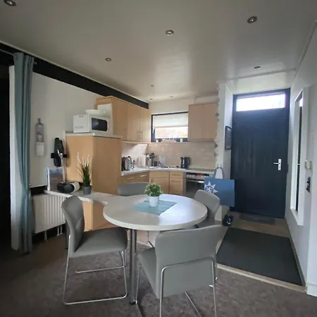 In Tossens Mit Moeblierter Terrasse Holiday home