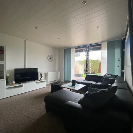 In Tossens Mit Moeblierter Terrasse Prázdninový dům